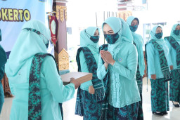 Lantik Ketua PKK Kecamatan, Ning Hana Pesan Gali Potensi SDA