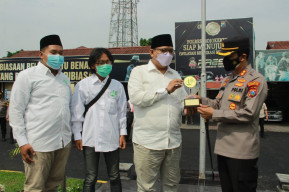 Muliakan Posisi Masjid, Kapolresta Mojokerto Terima Penghargaan Forkom Jurnalis Nahdliyin