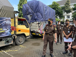 Kejaksaan Kirim Bantuan Bencana Semeru