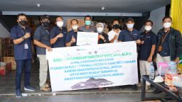 Bandara Juanda dan Anak Perusahaan Menyalurkan Bantuan pada Korban Erupsi Semeru