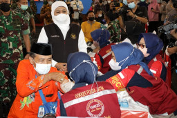 Khofifah Himbau Masyarakat Jangan Lengah Meski Seluruh Jatim Masuk PPKM Level 1