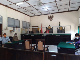 Sidang Sengketa Kayu Gaharu di KM Sri Mutiara Alam Ditunda