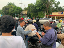 Perkuat Silaturahmi, Jurnalis Pokja DPRD Surabaya Gelar Bukber dan Bagi Takjil