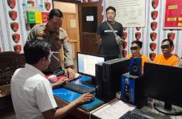 Polsek Cerme Grebek Rumah Kos Lokasi Penyimpanan Sabu di Cerme Kidul