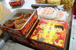 Pernah Kemalingan, Kini Sukses Bisnis Kue Keranjang