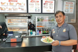 Berbisnis Olahan Ayam dan Ikan yang Pedasnya Nendang