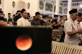 Masjid Nasional Al Akbar Surabaya Gelar Shalat Gerhana Bulan