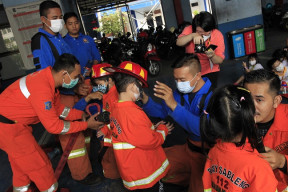 Kenalkan Profesi Damkar Sejak Dini, Petugas Damkar Terima Kunjungan 31 Siswa TK Bright Kiddie