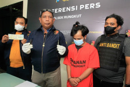 Otak-atik Motor di Parkiran, Diteriaki Maling