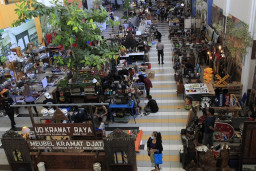 Pamerkan Barang Antik dan Kuno, Indonesia Vintage Festival Keempat Kembali Digelar di Surabaya