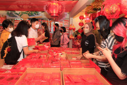 Jelang Imlek, Penjualan Angpao Meningkat