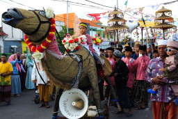 Peringati Maulid Nabi, Warga Nambangan Gelar Pawai Kirab dengan Meriah
