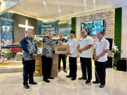 Pemkab Gresik Serahkan Bantuan Rp700 Juta untuk Gereja Anggota Bamag