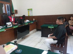 Pemalsu Merk dan Izin Edar di Surabaya Dituntut Pidana 4 Bulan