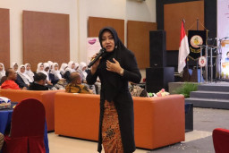 Bupati Mojokerto Minta Bidan Dapat Ikuti Transformasi Kesehatan