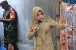 Bersama KPM Dusun Losari, Bupati Ikfina Imbau Pentingnya Pemenuhan Gizi