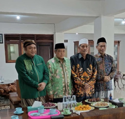 Bela Petani Lamongan, Nabil Haroen Carikan Solusi Kelangkaan Pupuk