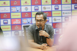 Tagar #AjiOut Trending, Tapi Persebaya Surabaya Istirahatkan Aji Santoso