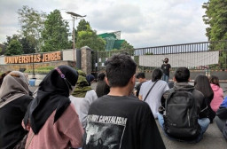 Mahasiswa Tuntut Polisi Menahan Pelaku