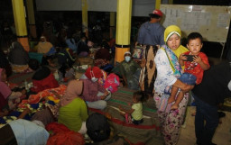 Korban Erupsi Semeru Keluhkan ISPA dan Mata Merah