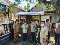 Mantan Pasien ODGJ Terima Bantuan Modal Usaha dan Gerobak