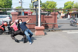 Puluhan Polisi Peragakan Aksi Ricuh di Simulasi Pengamanan Polresta Mojokerto