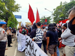 Hari Ini, Kantor DPRD Tuban Diserbu Ratusan Massa