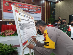 Gelar Deklarasi Kampanye damai bersama KPU dan Bawaslu Kota Blitar