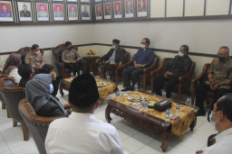 Sepuluh Toga Datangi Polres Blitar, Ada Apa?