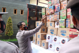 Polres Blitar Kota Kirim Bantuan Kemanusiaan Dua Truk Makanan Siap Saji