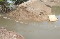 Tanggul di Sampang Jebol