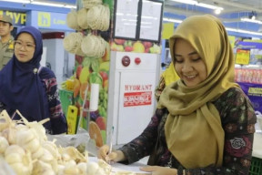 Dinas Perdagangan Kota Madiun Tinjau Stok Bahan Pangan di Toko Swalayan