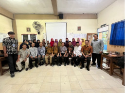 Prodi Teknologi Pendidikan UNESA Latih Guru SMP Surakarta dalam Pengembangan Multimedia Interaktif