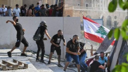 Massa Berdemo Usai Ledakan, Jalanan Beirut Lebanon Ricuh