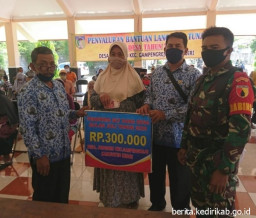 Pemkab Kediri Salurkan BST Tahap VIII Tahun 2020
