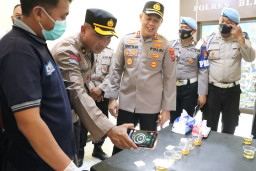 20 Anggota Operasional Unit Narkoba serta Unit Reskrim Polres Blitar Dites Urine