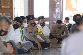 Peringati Sumpah Pemuda, Elemen Mahasiswa Surabaya Gelar Aksi Tausiyah Kebangsaan di Depan Bhabinkamtibmas se-Surabaya