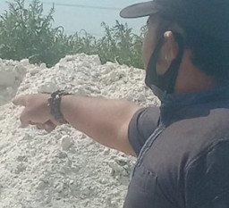 Jadi Gunjingan Warga,  Kades Carat Edy Santoso Bolos Ngantor