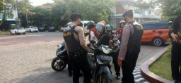 Ratusan ASN Dihentikan di Pintu Keluar, Petugas KPK Geledah Barang Bawaan