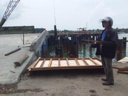Proyek Rehabilitasi Dermaga Kalianget Diduga Dikerjakan Asal-asalan