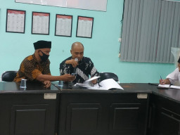 Protes Website Sirekap Bobrok, AMPP Ngluruk KPU Sidoarjo