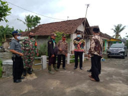 Tiga Pilar Kecamatan Tekung Pantau Debit Air Sungai