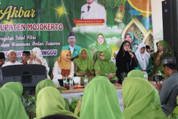 Bupati Ikfina Hadiri Tahlil Akbar PC Muslimat Kabupaten Mojokerto