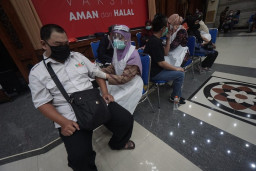 Ratusan Pekerja Seni SEC Disuntik Vaksin Dosis Pertama