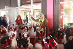 Bekali Pengetahuan Anak, Bupati Ikfina Ajak RA Mambaul Ulum Kemlagi Kenali Profesi Bupati