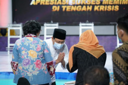 Gus Ipul Raih Penghargaan Membangun Kearifan Lokal