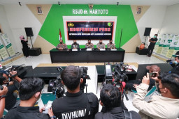 Tim DVI Mabes Polri Kembali Identifikasi 7 Jenazah Korban Semeru