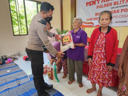 HUT Ke-71 Humas Polri, Humas Polres Blitar Kota Gandeng Netizen Laksanakan Baksos