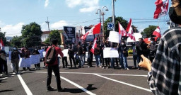 Tolak Tambang dan Tambak, Mahasiwa di Jember Demo