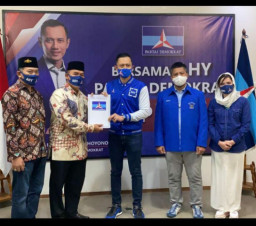 Demokrat Serahkan Rekom ke BHS-Taufiqulbar